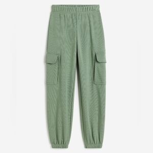 Like New Size 6 100% Polyester Cargo Pull-on Pants